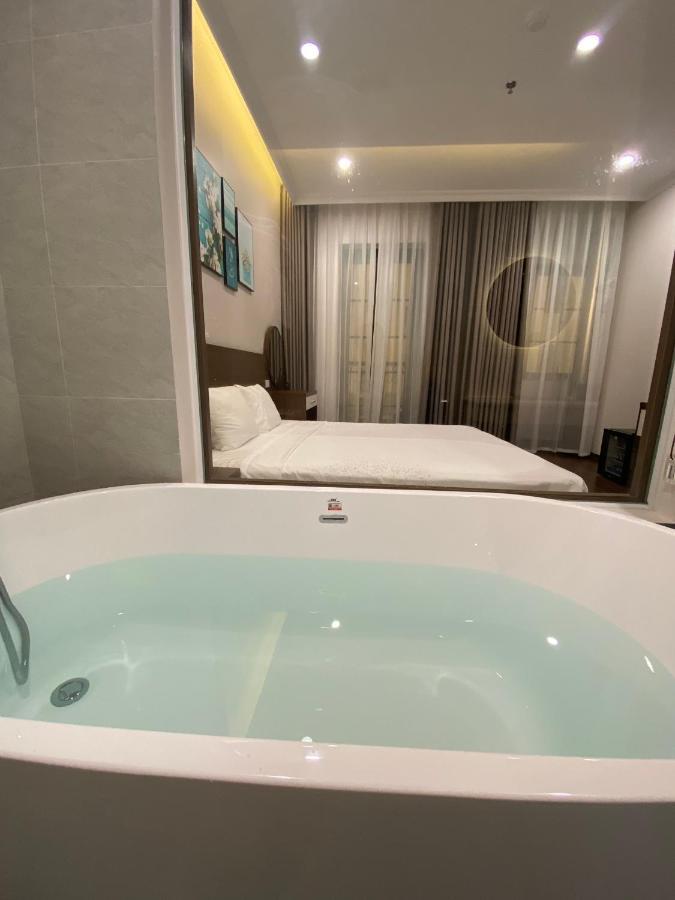 Moonlight Hotel Ha Long Exterior photo
